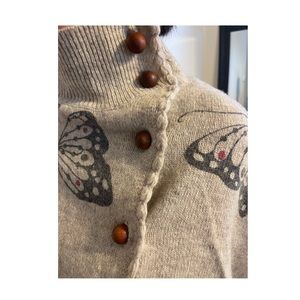 Butterfly-motif wool blend cape!